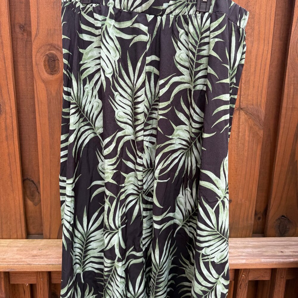 Green and black maxi skirt